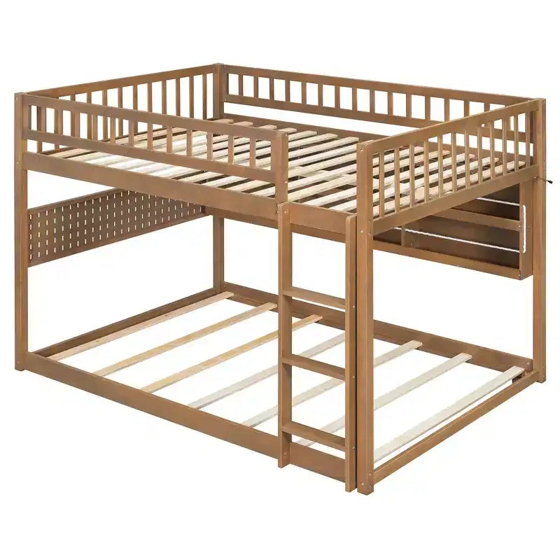 Modernes niedriges Etagenbett, 140 x 200 cm, mit Stauraum, beleuchteten Regalen und Lochwand
