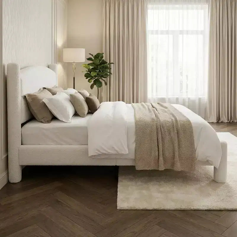 Bettgestell in Kingsize mit Kopfteil aus Bouclé, weich gepolstertes Plattformbettgestell mit abgerundeten Ecken, kein Boxspringbett erforderlich, einfacher Aufbau