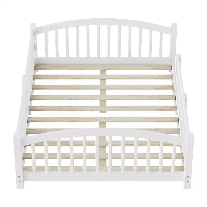 Cama Montessori de tamaño completo y perfil bajo con barandillas de seguridad y cabecera