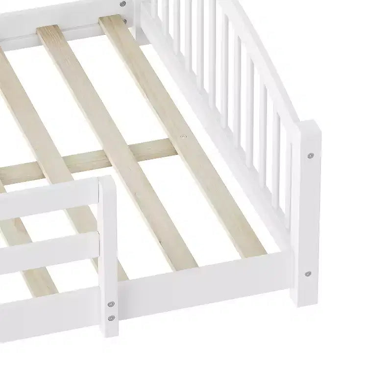 Cama Montessori de tamaño completo y perfil bajo con barandillas de seguridad y cabecera