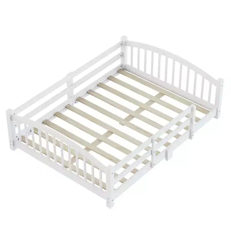 Cama Montessori de tamaño completo y perfil bajo con barandillas de seguridad y cabecera