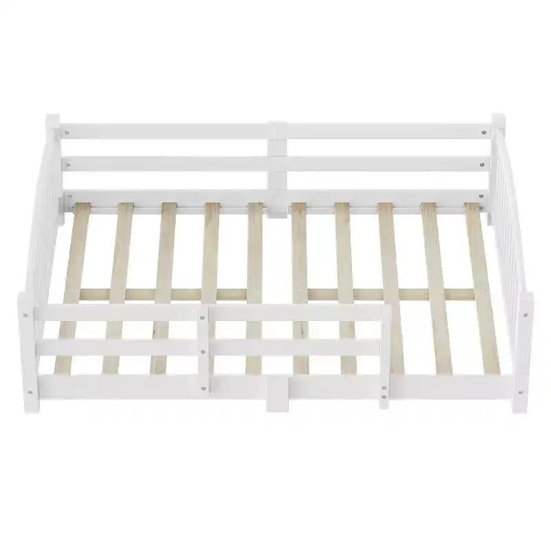 Cama Montessori de tamaño completo y perfil bajo con barandillas de seguridad y cabecera