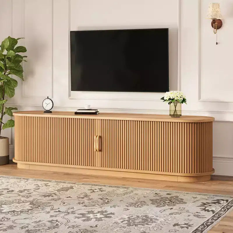 Meuble TV vintage rustique avec portes coulissantes en lattes de bois, console multimédia cannelée de style maison de campagne de 75 avec tiroir (grain de bois naturel)