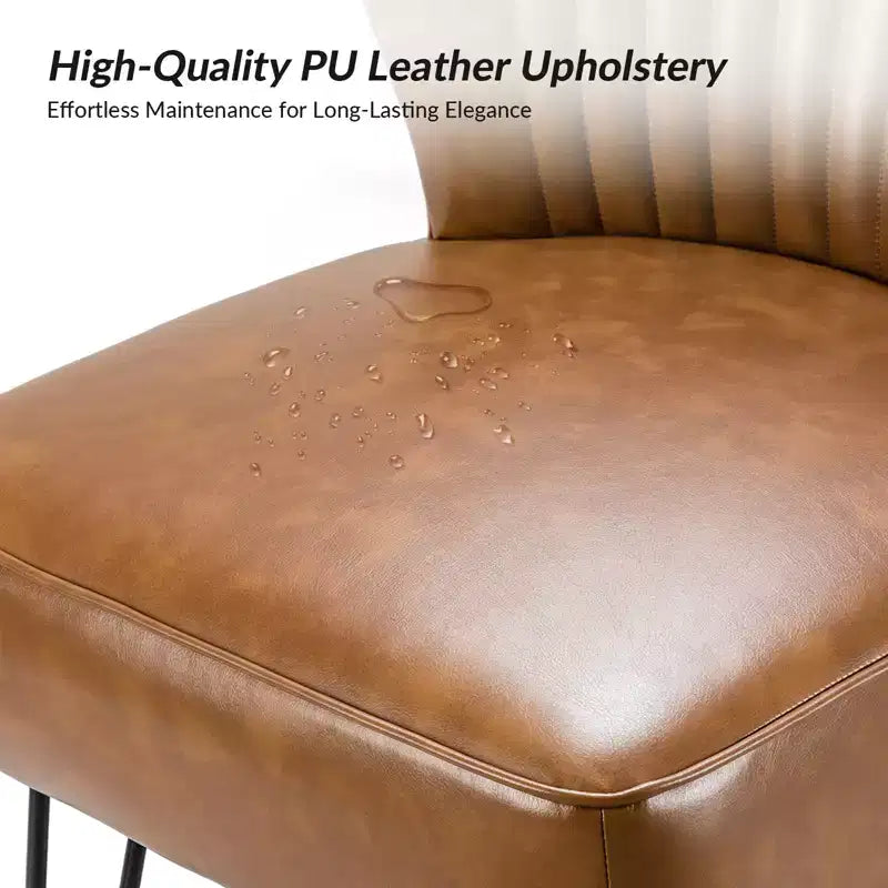 Chaise d’appoint contemporaine en similicuir végétalien avec dossier capitonné et pieds en métal